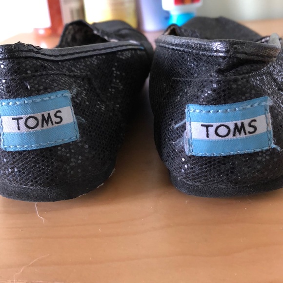 BLACK GLITTERY TOMS - Picture 2 of 2